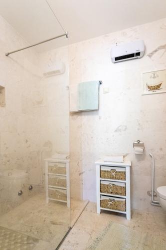 5-bath-IMG 6460 800x1200